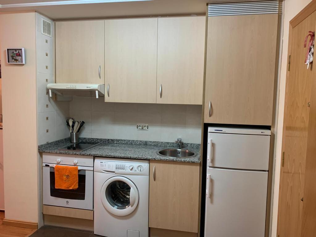 Apartamento Mota-2 Huca-Los Prados; Parking Y Wifi Gratis Oviedo Exterior photo