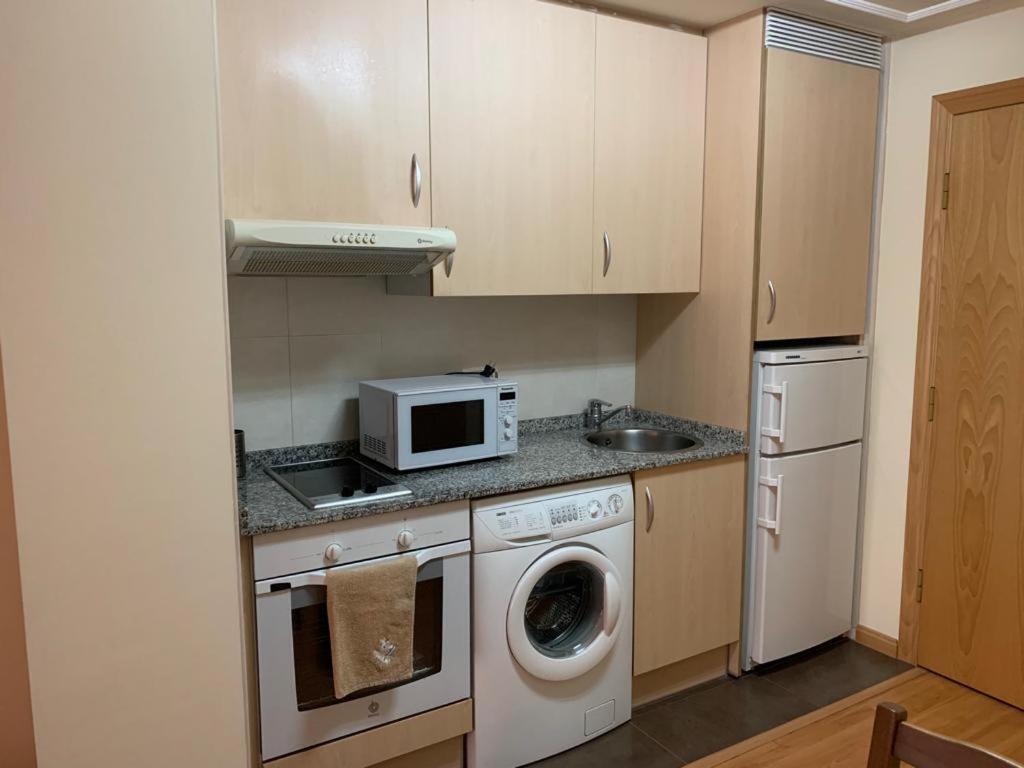 Apartamento Mota-2 Huca-Los Prados; Parking Y Wifi Gratis Oviedo Exterior photo